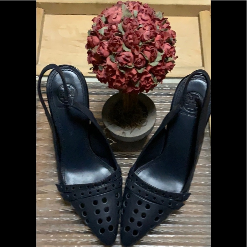 Stylish pump for casual or formal affairs.
